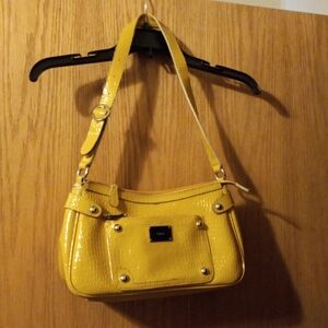Womens liz & co purse Yellow gold one corner has a rip. Does not go all way thru